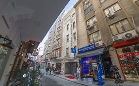 Crowned Hotel